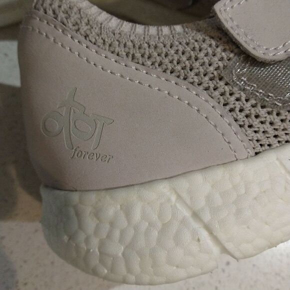 OTBT Vickie Sneakers - Picture 7 of 9